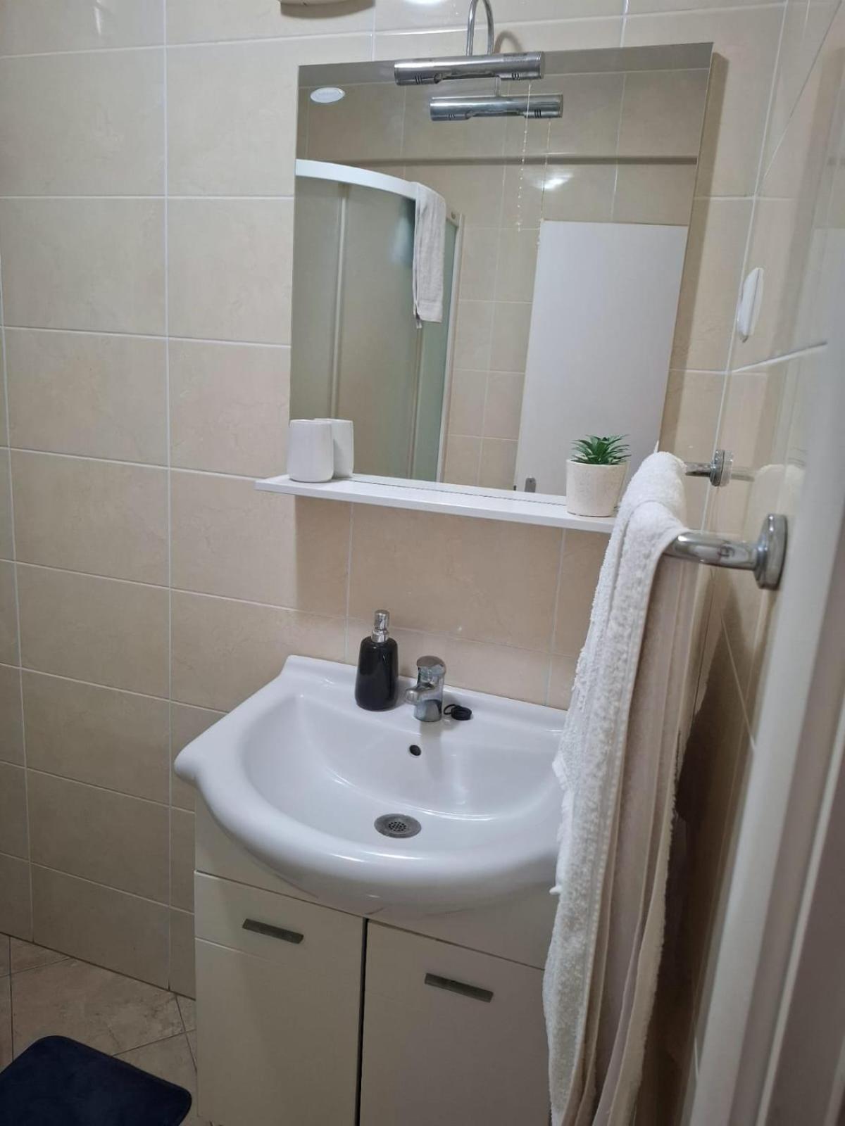 Happy Basset Terrace Apartment Makarska Exterior photo