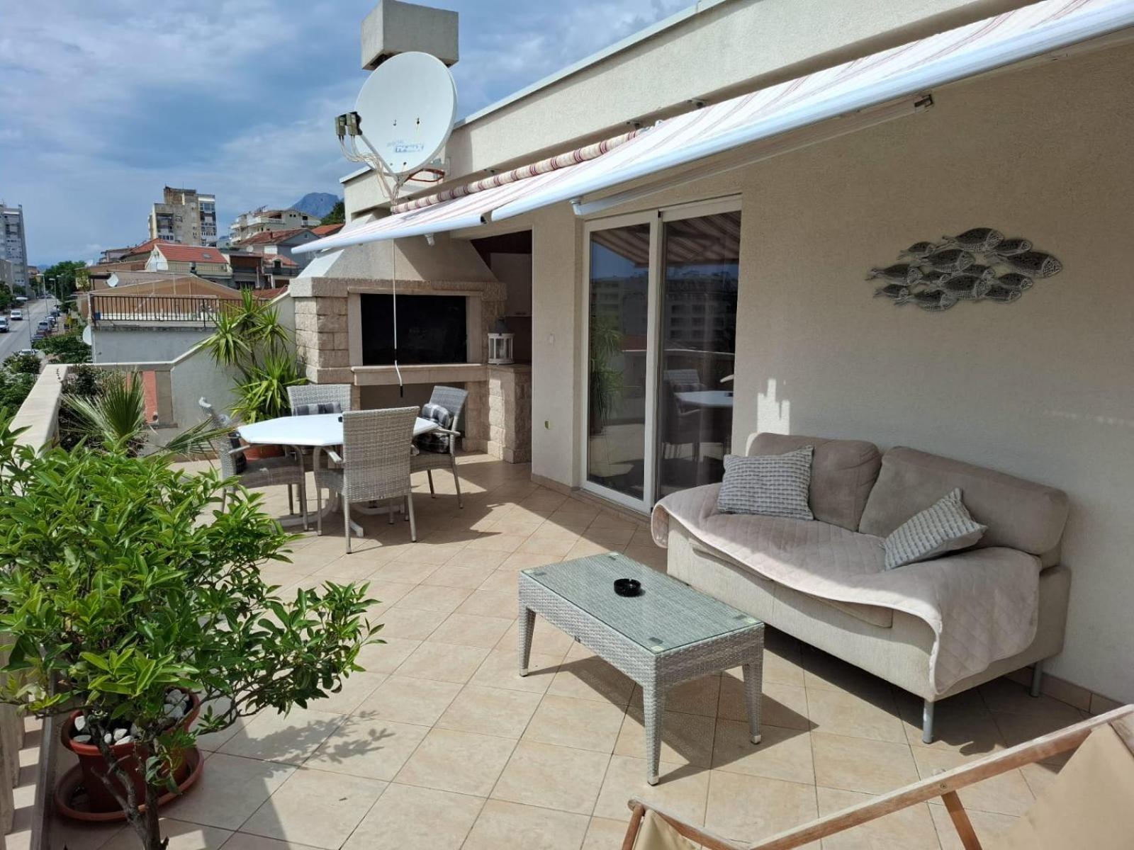 Happy Basset Terrace Apartment Makarska Exterior photo